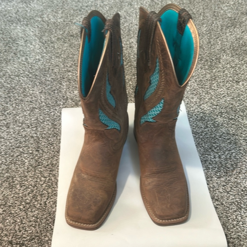 Ariat brown boots with teal details Size 6.5 B